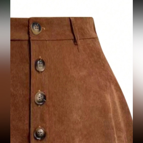 Plus size button through skirt - Picture 7 of 15